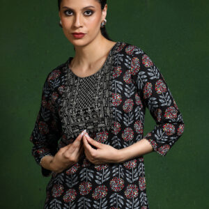Floral Embroidered Straight Kurta